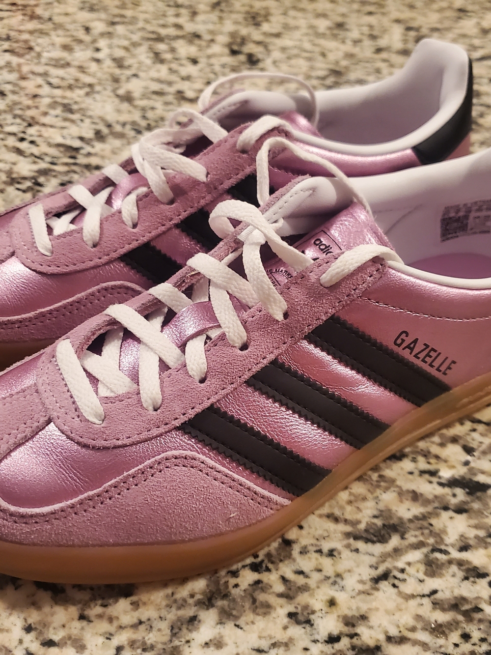 Adidas Gazelle Womens 6 1/2 BRAND NEW NEVER WORN